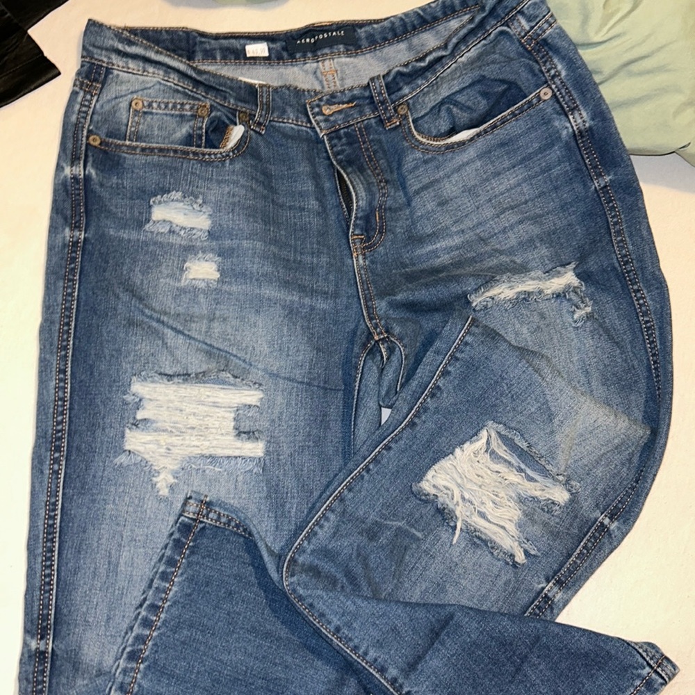 Aeropostale boyfriend jeans size 8 - blue wash with rips